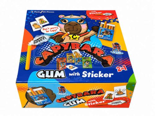 Capybara Gum with Sticker 2in1 to owocowa guma do żucia z efektem proszku i naklejką. Kolorowy display z motywem kapibary, idealny dla dzieci i fanów nietypowych słodyczy.