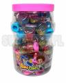 Kolorowe lizaki Baby Candy Lollipop w opakowaniach w kształcie butelki, z wielobarwną posypką. Słój 30 sztuk, masa netto 195 g. Oryginalna słodka przekąska dla dzieci.
