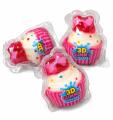 Żelki 3D Gummy Cupcake o smaku truskawkowym z płynnym nadzieniem.